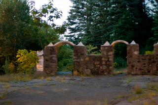 Illustration for article titled Decaying Biblical theme park houses the ruins of faux Jerusalem